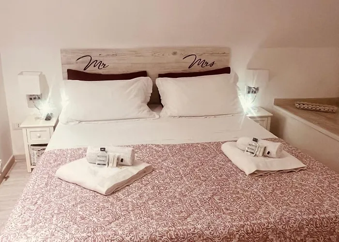 Piazza PlebiscitoHotel Napoli